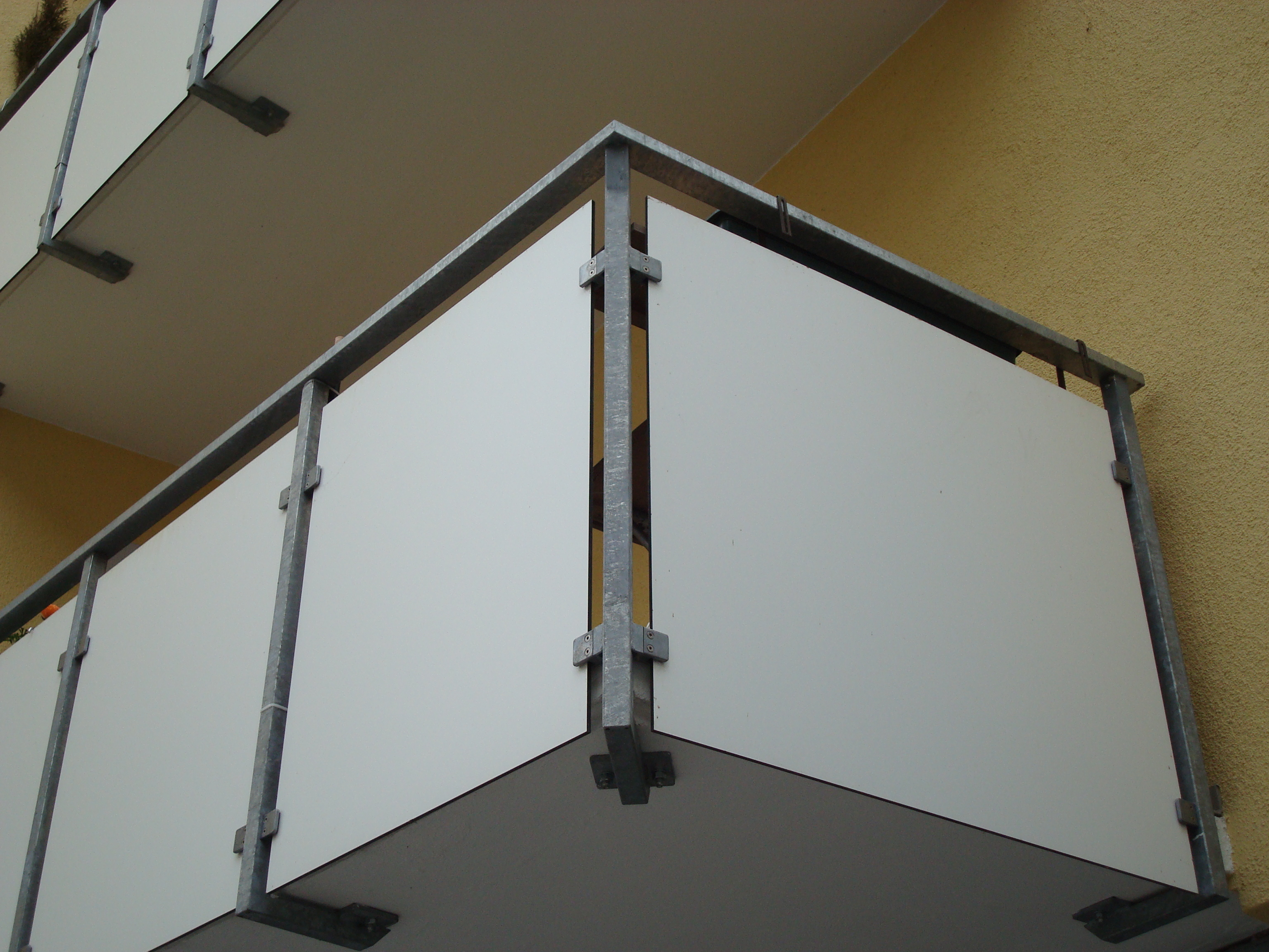 Verzinkte Balkonanlage